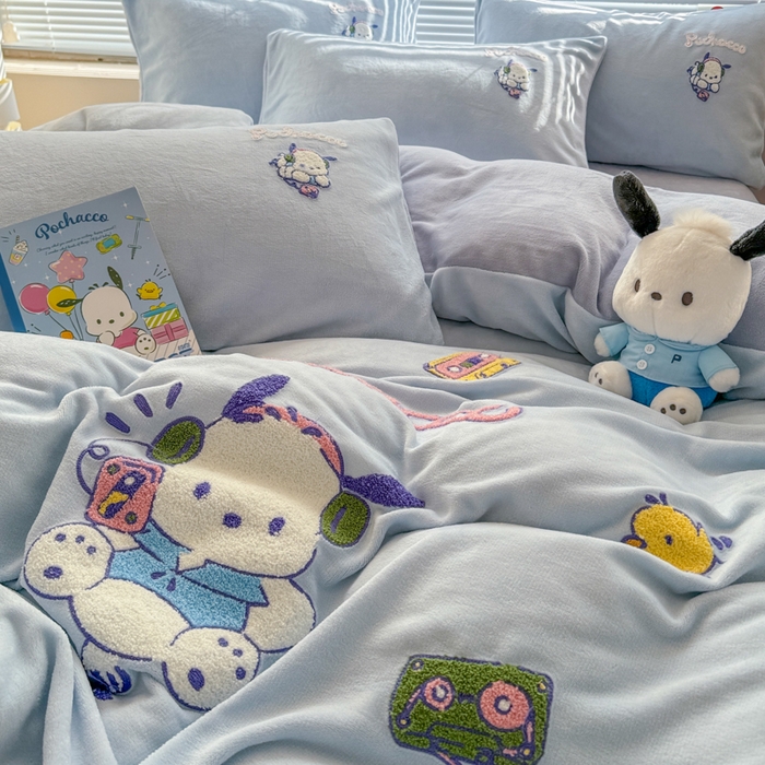 91家纺网 家纺一手货源 找家纺 沐辰 2025新款A类牛奶绒三丽欧毛巾绣四件套 玩家帕恰狗