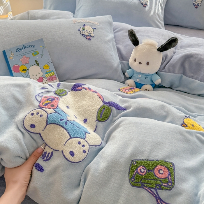 91家纺网 家纺一手货源 找家纺 沐辰 2025新款A类牛奶绒三丽欧毛巾绣四件套 玩家帕恰狗