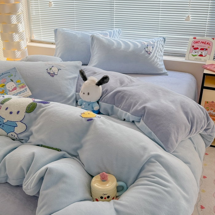 91家纺网 家纺一手货源 找家纺 沐辰 2025新款A类牛奶绒三丽欧毛巾绣四件套 玩家帕恰狗