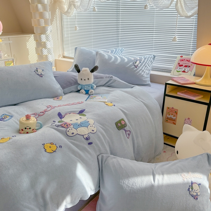 91家纺网 家纺一手货源 找家纺 沐辰 2025新款A类牛奶绒三丽欧毛巾绣四件套 玩家帕恰狗