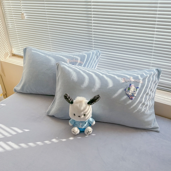 91家纺网 家纺一手货源 找家纺 沐辰 2025新款A类牛奶绒三丽欧毛巾绣四件套 玩家帕恰狗