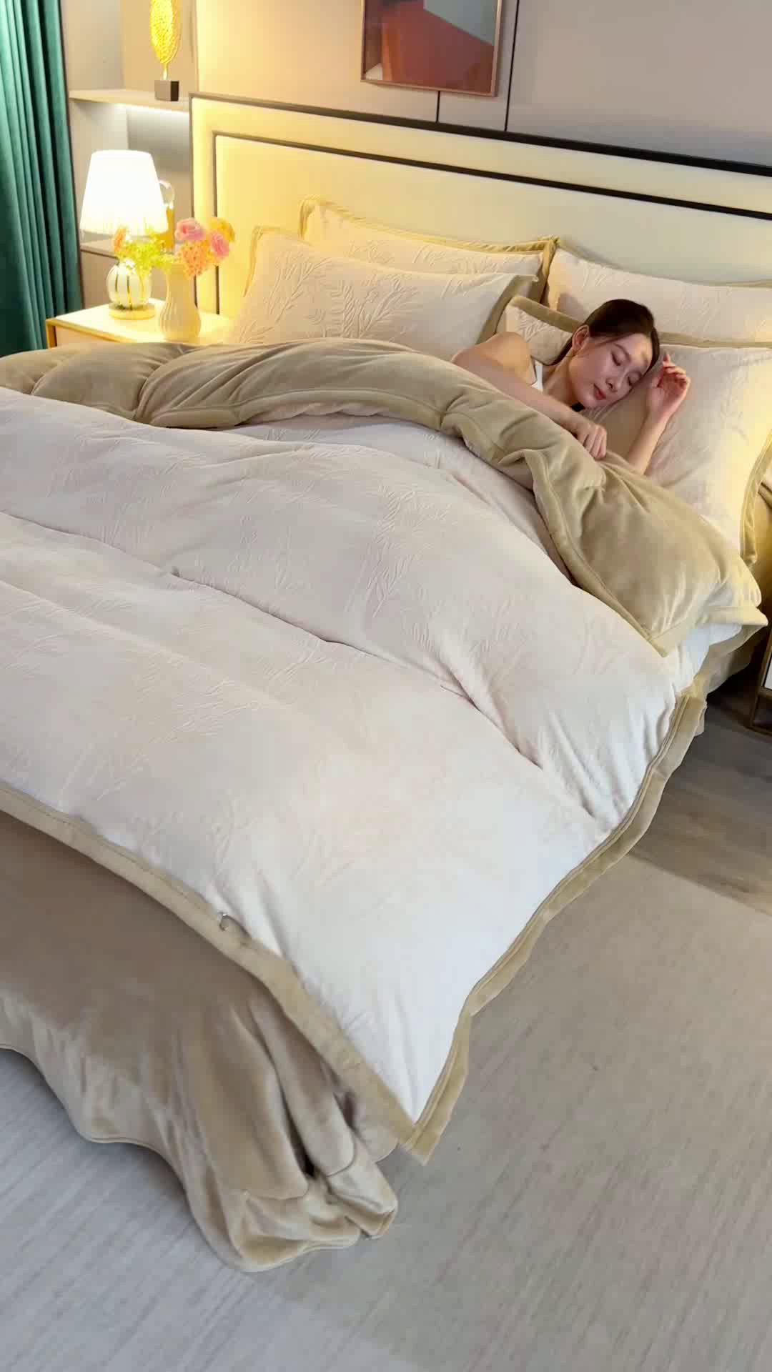 91家纺网 家纺一手货源 找家纺 居尚家纺 2025新款高克重8.5斤牛奶绒烂花绒雕花绒四件套 雕花-仙草-米色