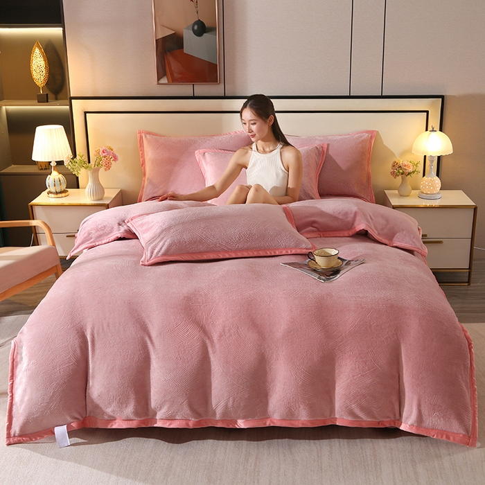 91家纺网 家纺一手货源 找家纺 居尚家纺 2025新款高克重8.5斤牛奶绒烂花绒雕花绒四件套 雕花-流星-粉色