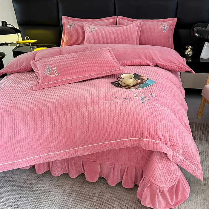 91家纺网 家纺一手货源 找家纺 代芙家纺 2025新款宝宝绒夹棉床盖款四件套 甜心-粉豆沙