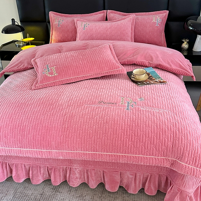 91家纺网 家纺一手货源 找家纺 代芙家纺 2025新款宝宝绒夹棉床盖款四件套 甜心-粉豆沙