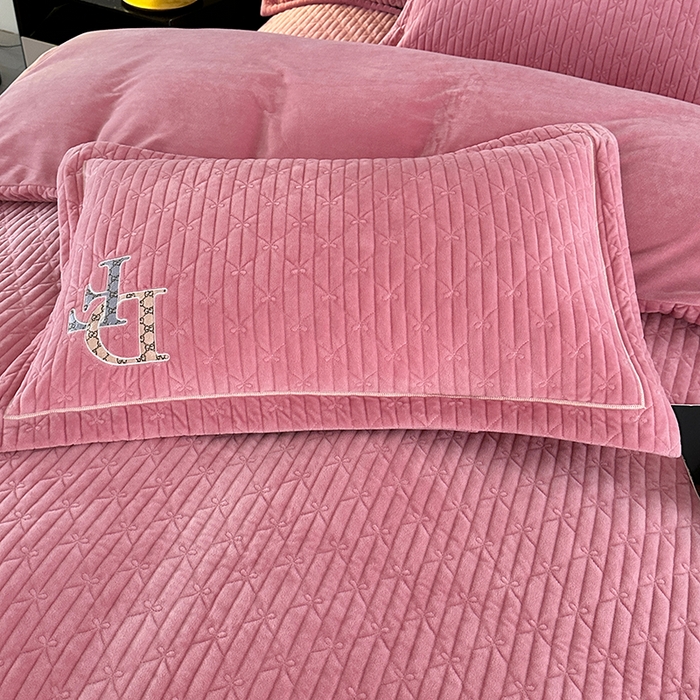 91家纺网 家纺一手货源 找家纺 代芙家纺 2025新款宝宝绒夹棉床盖款四件套 甜心-粉豆沙