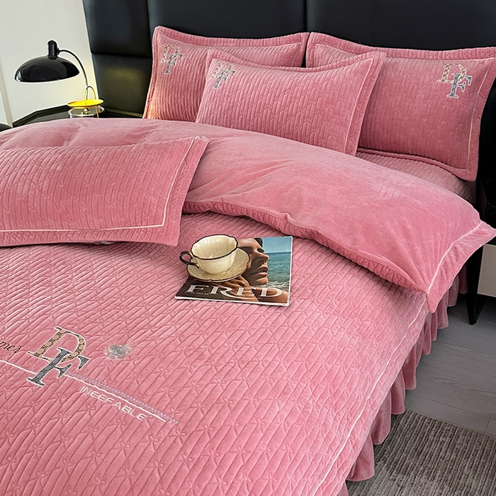 91家纺网 家纺一手货源 找家纺 代芙家纺 2025新款宝宝绒夹棉床盖款四件套 甜心-粉豆沙