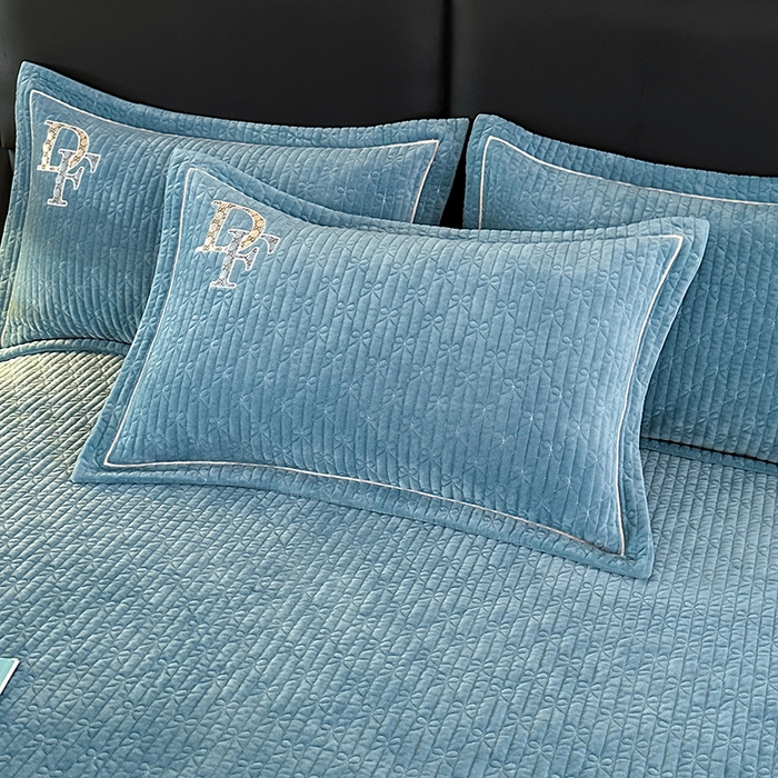 91家纺网 家纺一手货源 找家纺 代芙家纺 2025新款宝宝绒夹棉床盖款四件套 甜心-海蓝