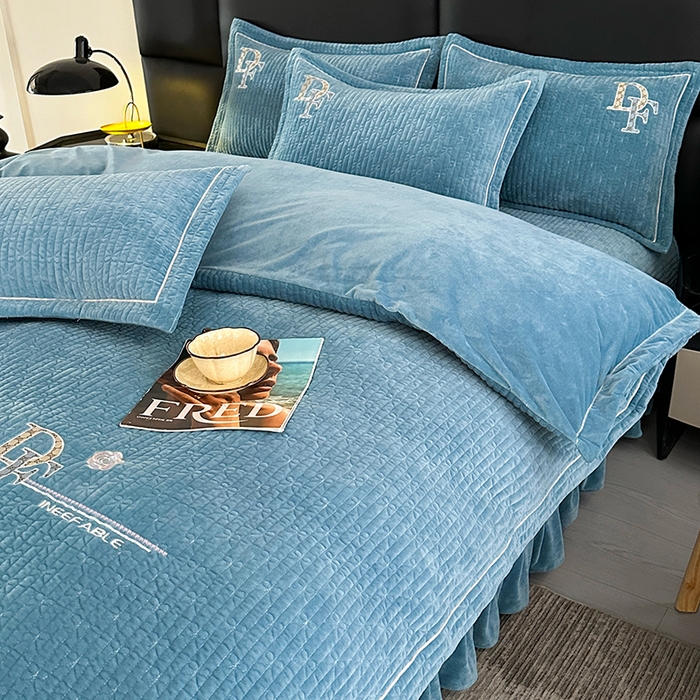 91家纺网 家纺一手货源 找家纺 代芙家纺 2025新款宝宝绒夹棉床盖款四件套 甜心-海蓝