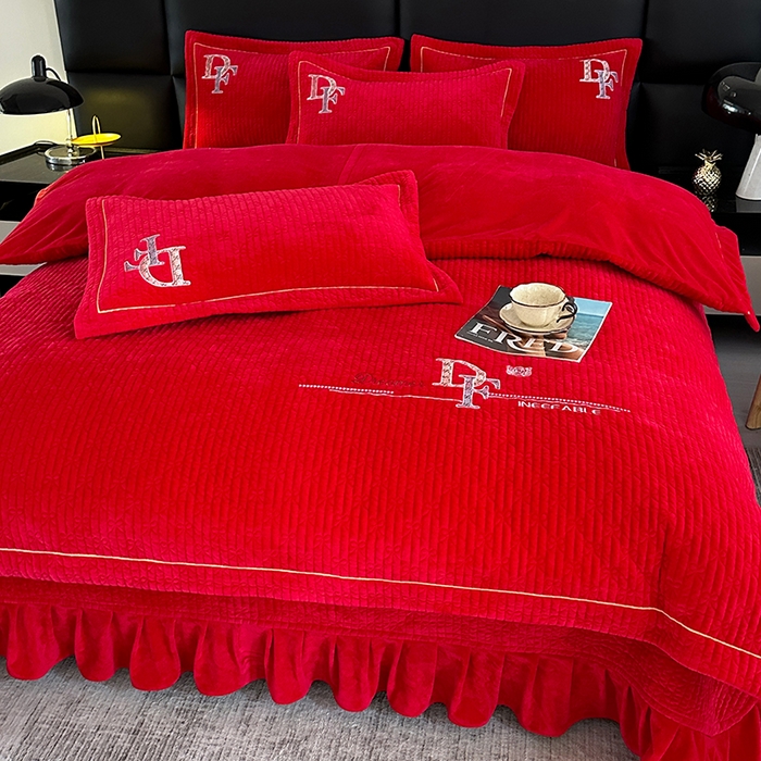 91家纺网 家纺一手货源 找家纺 代芙家纺 2025新款宝宝绒夹棉床盖款四件套 甜心-火山红