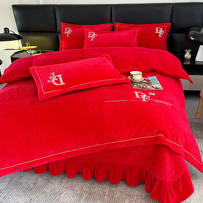 91家纺网 家纺一手货源 找家纺 代芙家纺 2025新款宝宝绒夹棉床盖款四件套 甜心-火山红