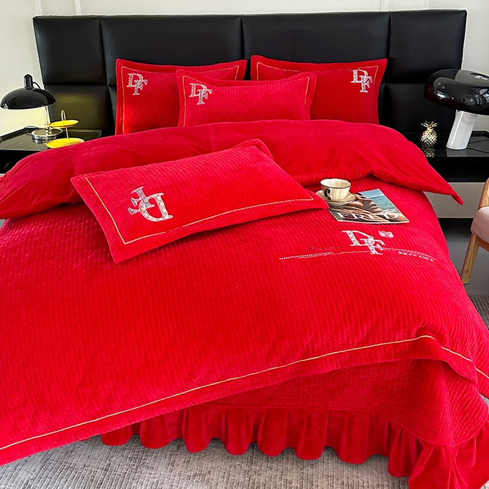 91家纺网 家纺一手货源 找家纺 代芙家纺 2025新款宝宝绒夹棉床盖款四件套 甜心-火山红