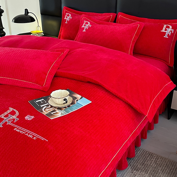 91家纺网 家纺一手货源 找家纺 代芙家纺 2025新款宝宝绒夹棉床盖款四件套 甜心-火山红