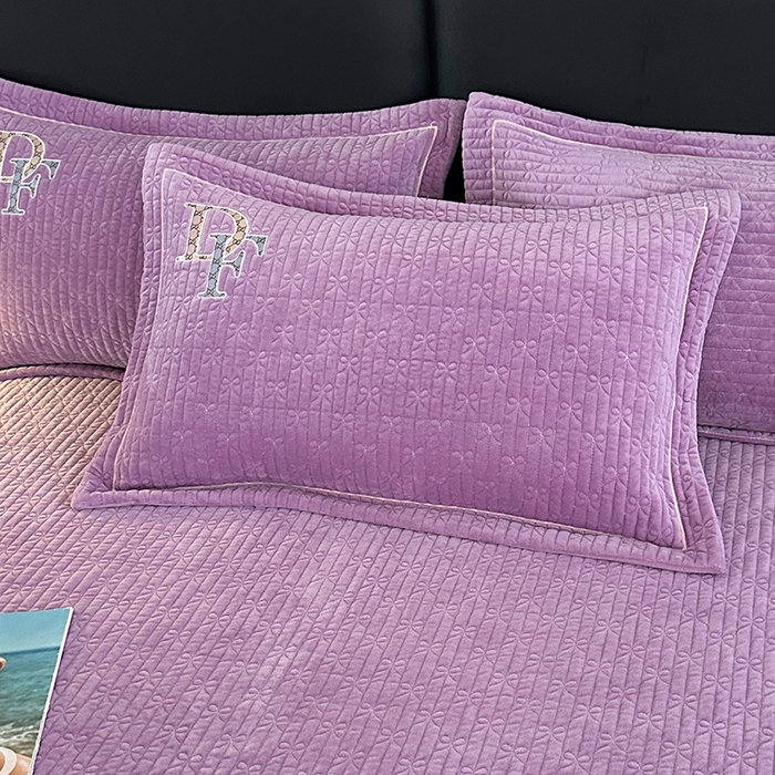 91家纺网 家纺一手货源 找家纺 代芙家纺 2025新款宝宝绒夹棉床盖款四件套 甜心-魔力紫