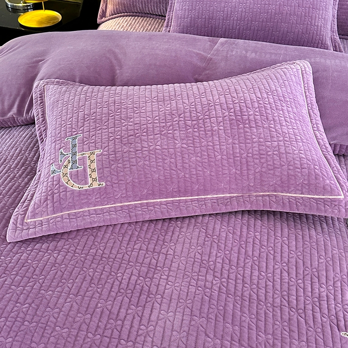 91家纺网 家纺一手货源 找家纺 代芙家纺 2025新款宝宝绒夹棉床盖款四件套 甜心-魔力紫