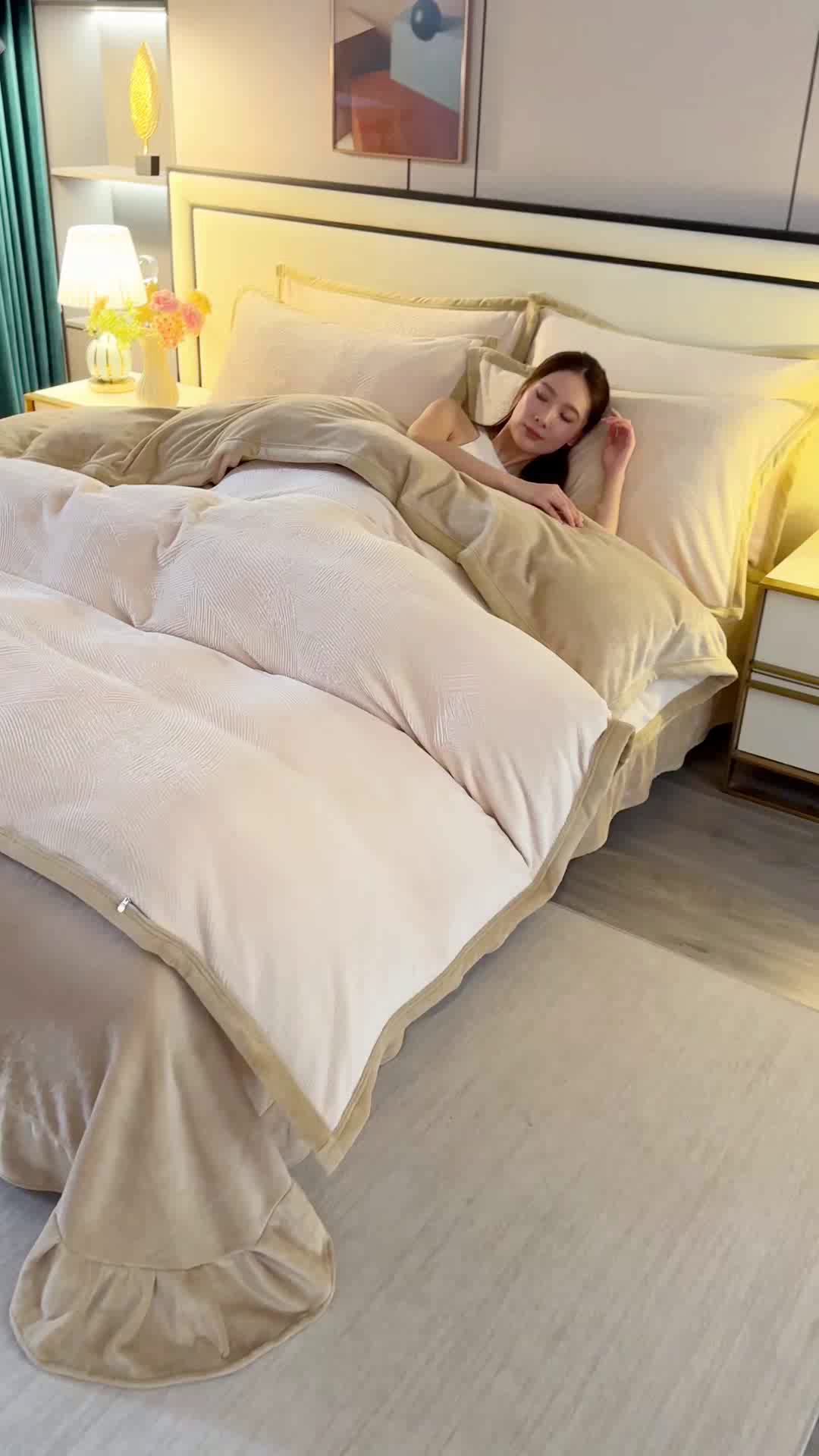 91家纺网 家纺一手货源 找家纺 居尚家纺 2025新款高克重8.5斤牛奶绒烂花绒雕花绒四件套 雕花-流星-米色