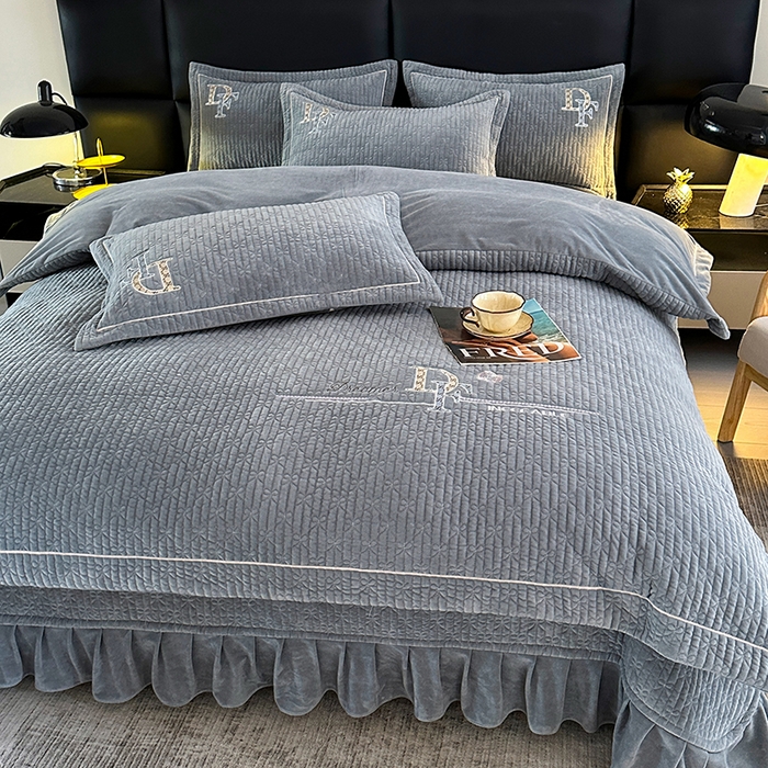 91家纺网 家纺一手货源 找家纺 代芙家纺 2025新款宝宝绒夹棉床盖款四件套 甜心-优雅灰