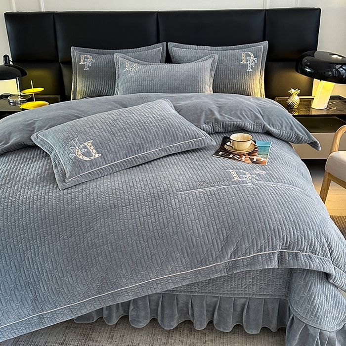 91家纺网 家纺一手货源 找家纺 代芙家纺 2025新款宝宝绒夹棉床盖款四件套 甜心-优雅灰