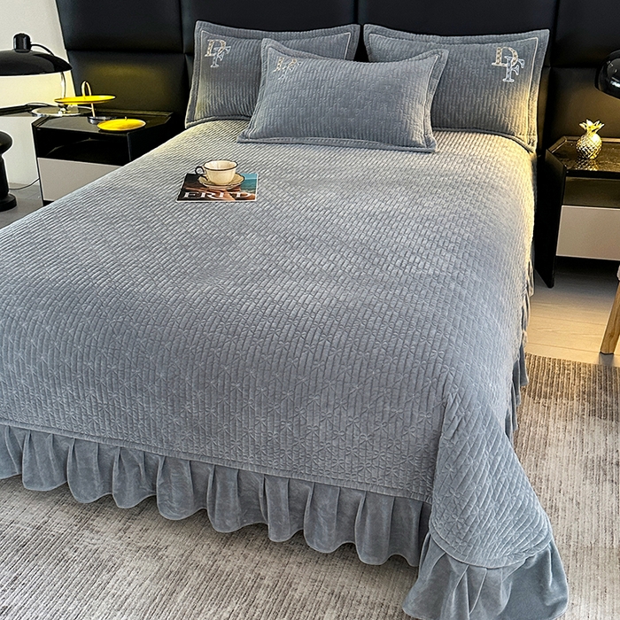 91家纺网 家纺一手货源 找家纺 代芙家纺 2025新款宝宝绒夹棉床盖款四件套 甜心-优雅灰