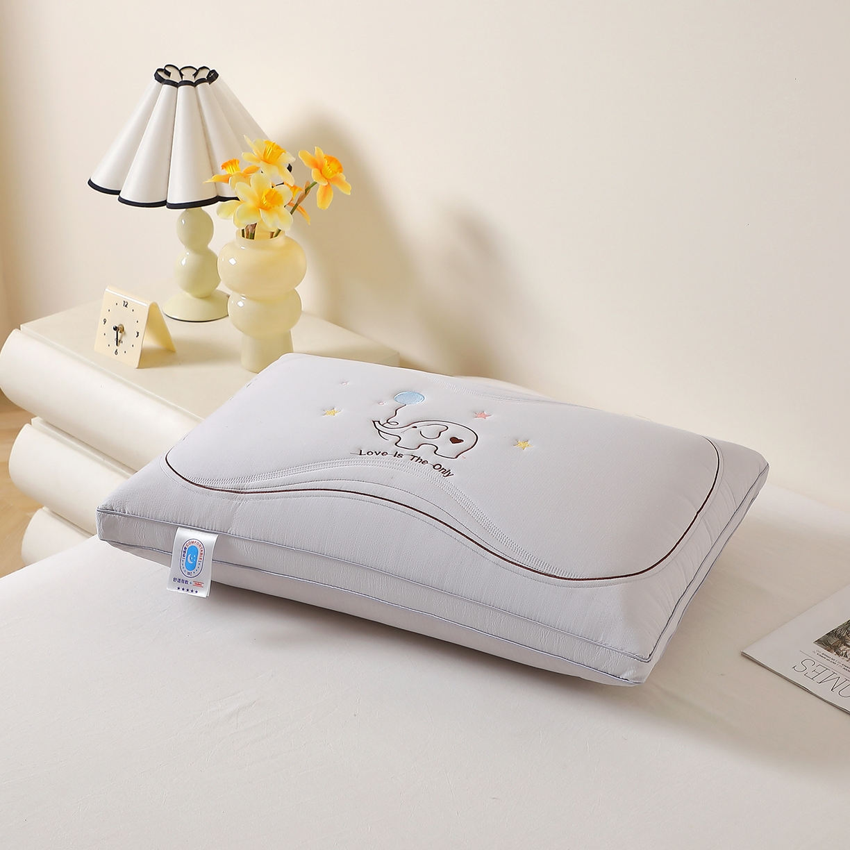 91家纺网 家纺一手货源 找家纺 万聚凯枕芯 2025新款亲肤木棉气球小象枕头枕芯 气球小象-灰色