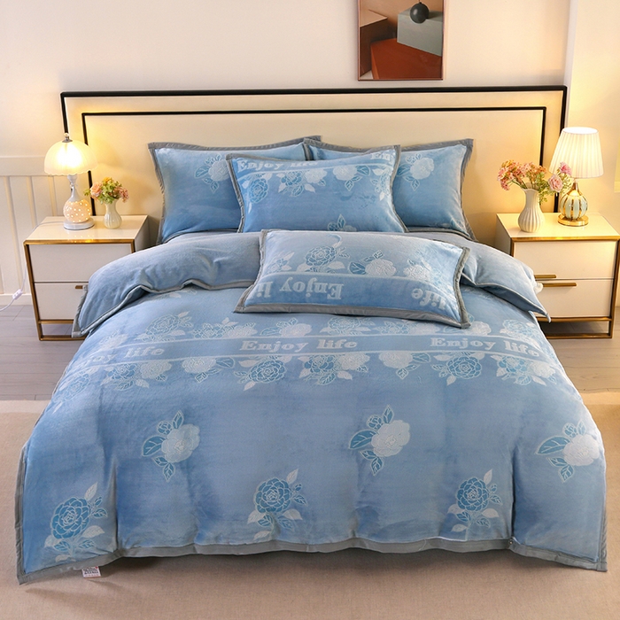 91家纺网 家纺一手货源 找家纺 居尚家纺 2025新款高克重牛奶绒烂花绒雕花绒单被套 被套单件 雕花-玫瑰-浅蓝