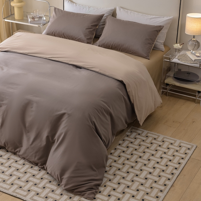 91家纺网 家纺一手货源 找家纺 ONE TWO ONE 121 2025新款A类高支高密全棉陶瓷磨毛（小cr ）纯色四件套 暗咖浅卡其