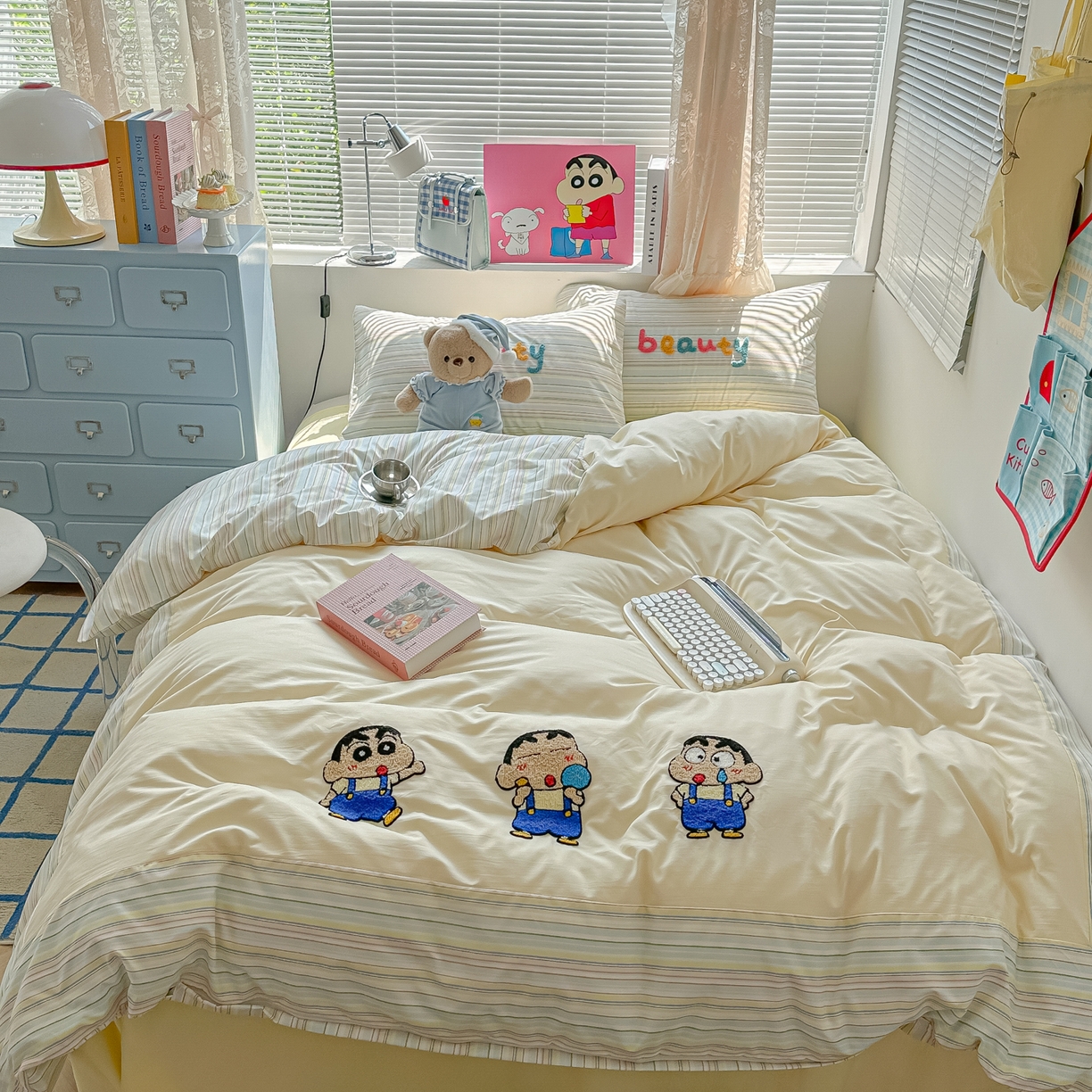 91家纺网 家纺一手货源 找家纺 子钦家纺 2025新款云朵棉水洗棉毛巾绣拼接拼角床单床笠四件套-调皮大王 调皮大王-七彩条纹小新