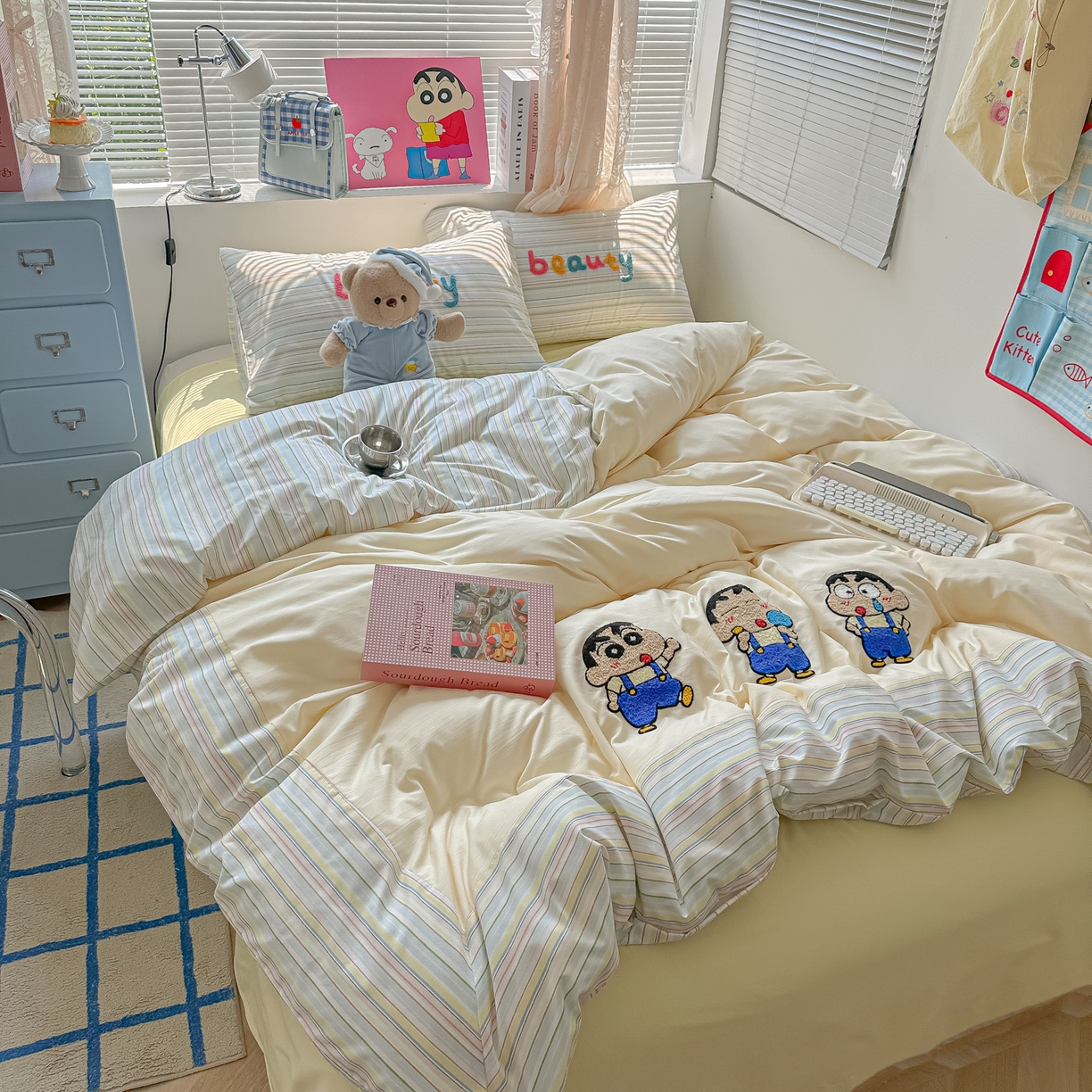 91家纺网 家纺一手货源 找家纺 子钦家纺 2025新款云朵棉水洗棉毛巾绣拼接拼角床单床笠四件套-调皮大王 调皮大王-七彩条纹小新