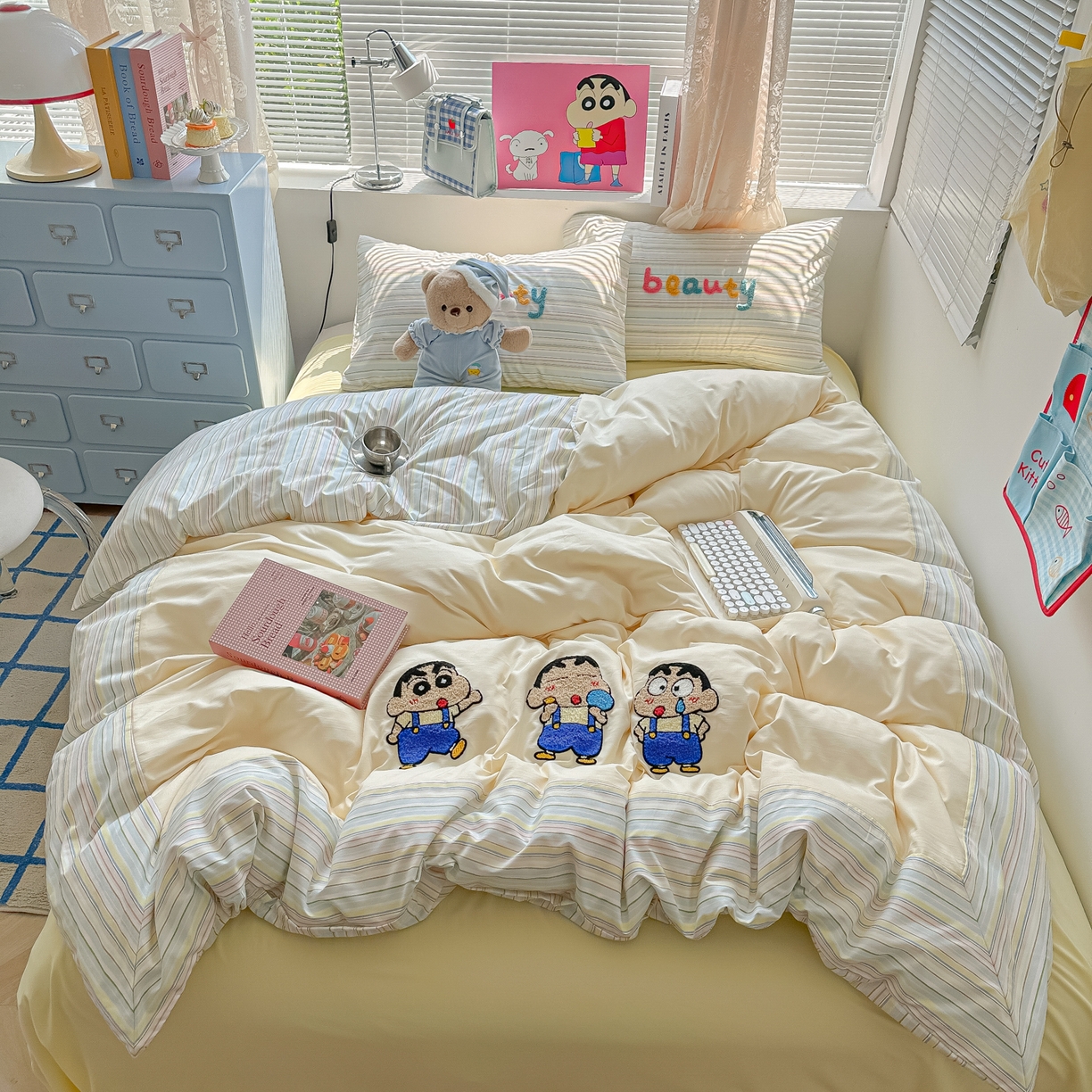 91家纺网 家纺一手货源 找家纺 子钦家纺 2025新款云朵棉水洗棉毛巾绣拼接拼角床单床笠四件套-调皮大王 调皮大王-七彩条纹小新