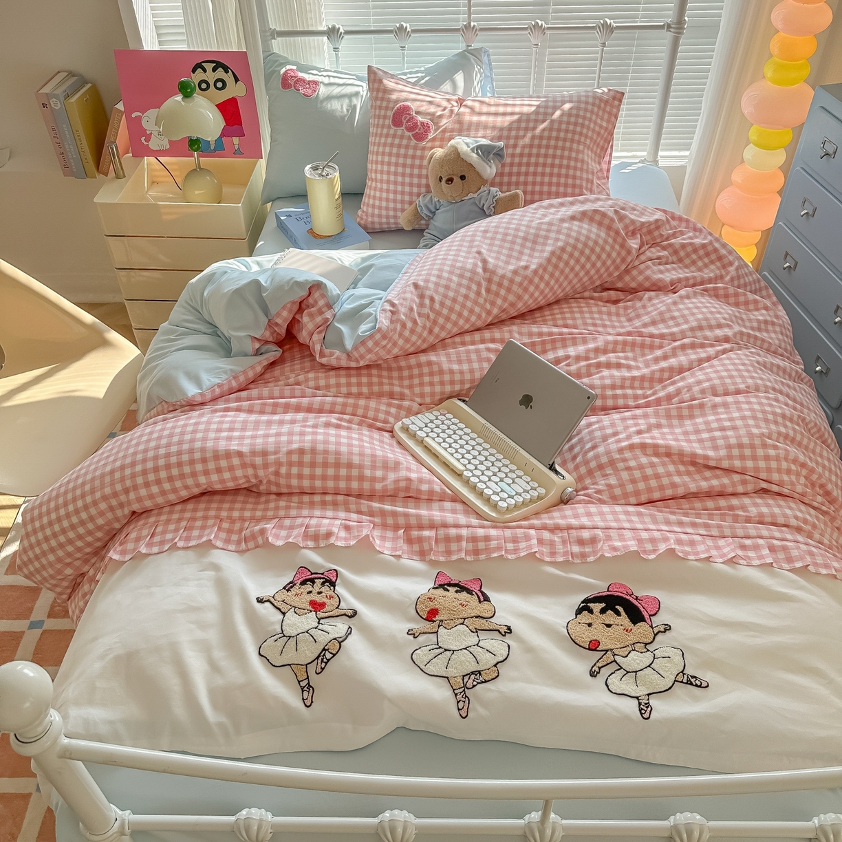 91家纺网 家纺一手货源 找家纺 （总）子钦家纺 2025云朵棉水洗棉新款花边拼接毛巾绣床单床笠床裙四件套-跳舞的小新