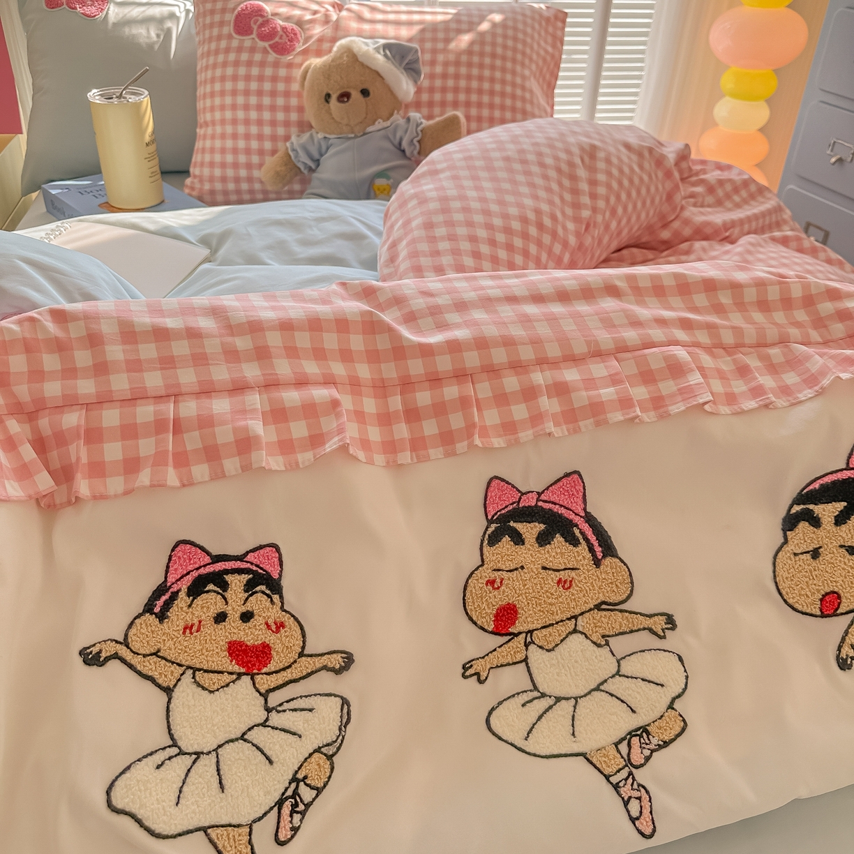 91家纺网 家纺一手货源 找家纺 （总）子钦家纺 2025云朵棉水洗棉新款花边拼接毛巾绣床单床笠床裙四件套-跳舞的小新