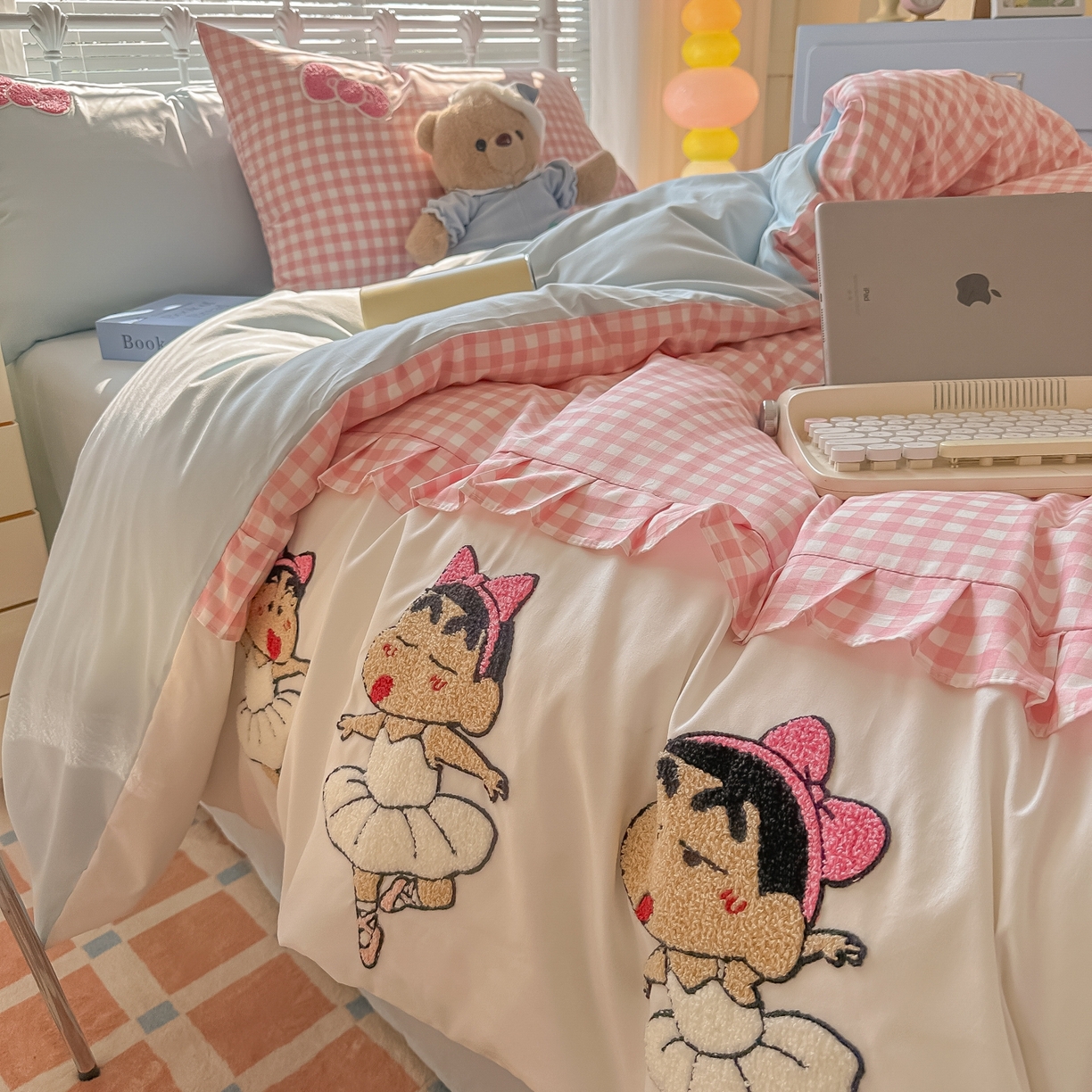 91家纺网 家纺一手货源 找家纺 （总）子钦家纺 2025云朵棉水洗棉新款花边拼接毛巾绣床单床笠床裙四件套-跳舞的小新