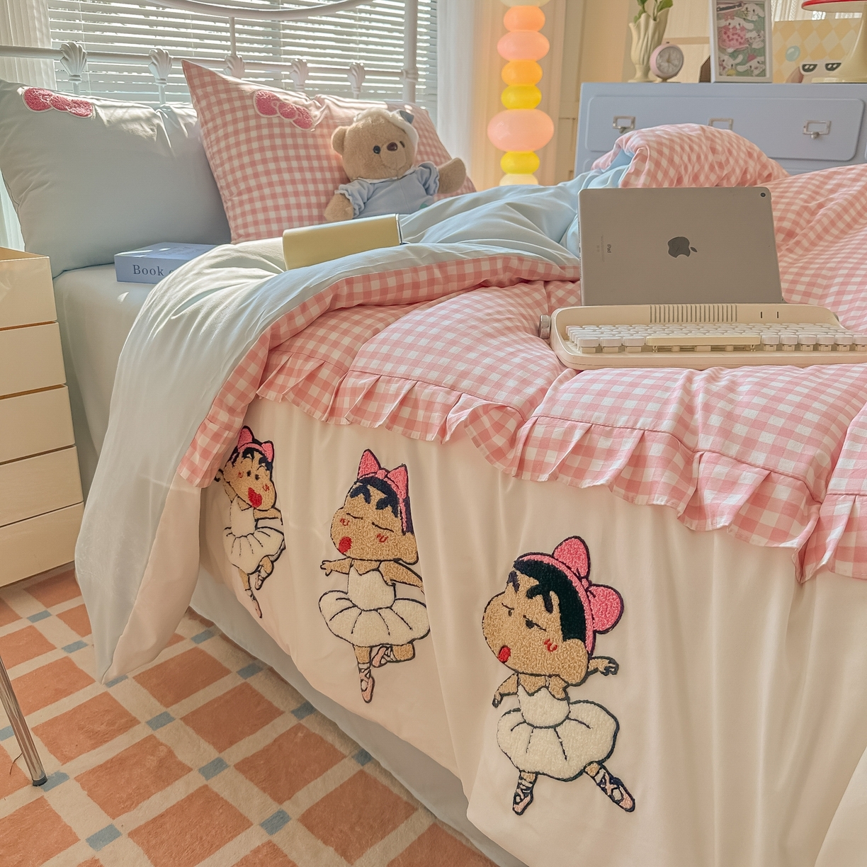 91家纺网 家纺一手货源 找家纺 （总）子钦家纺 2025云朵棉水洗棉新款花边拼接毛巾绣床单床笠床裙四件套-跳舞的小新