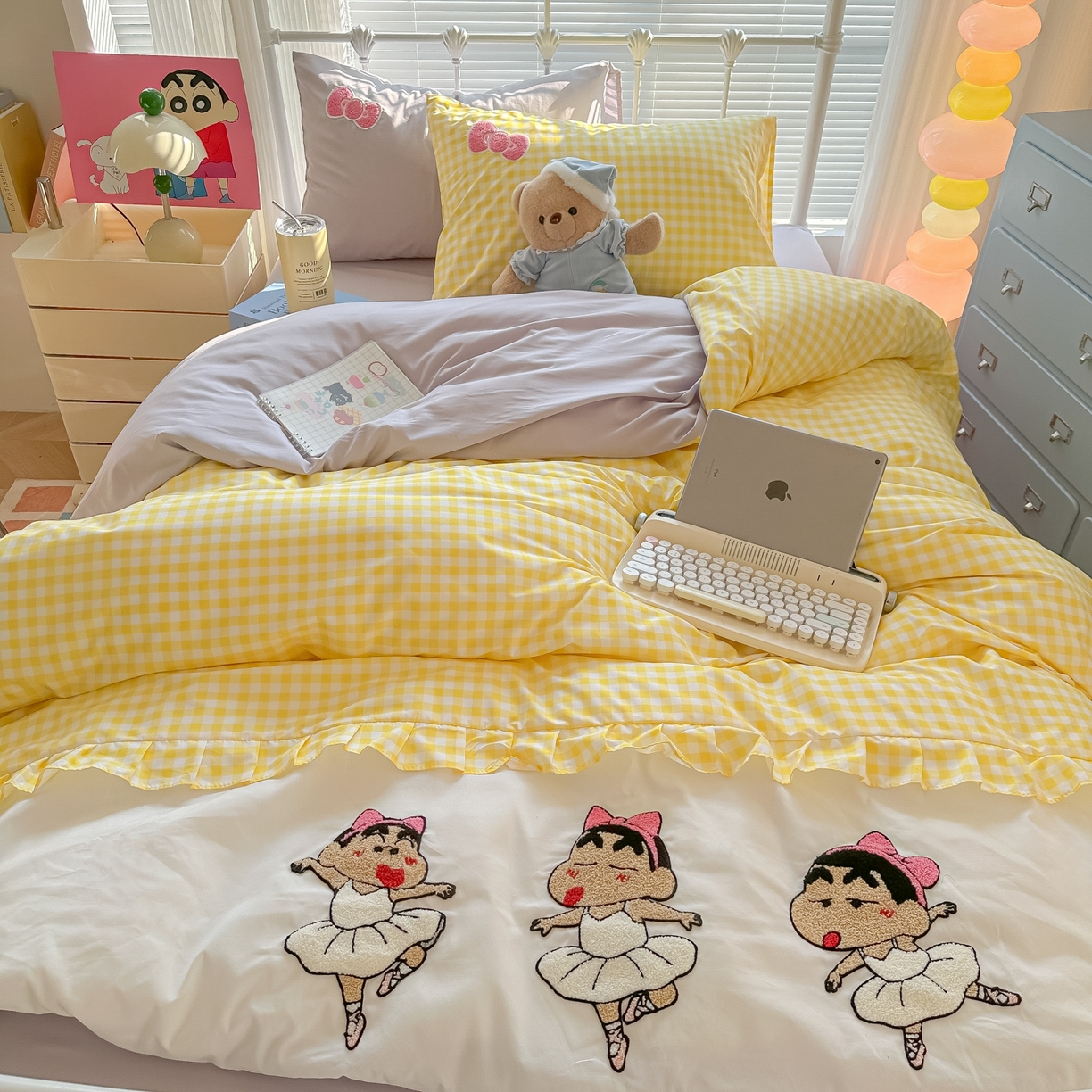 91家纺网 家纺一手货源 找家纺 子钦家纺 2025云朵棉水洗棉新款花边拼接毛巾绣床单床笠床裙四件套-跳舞的小新 跳舞的小新-黄格