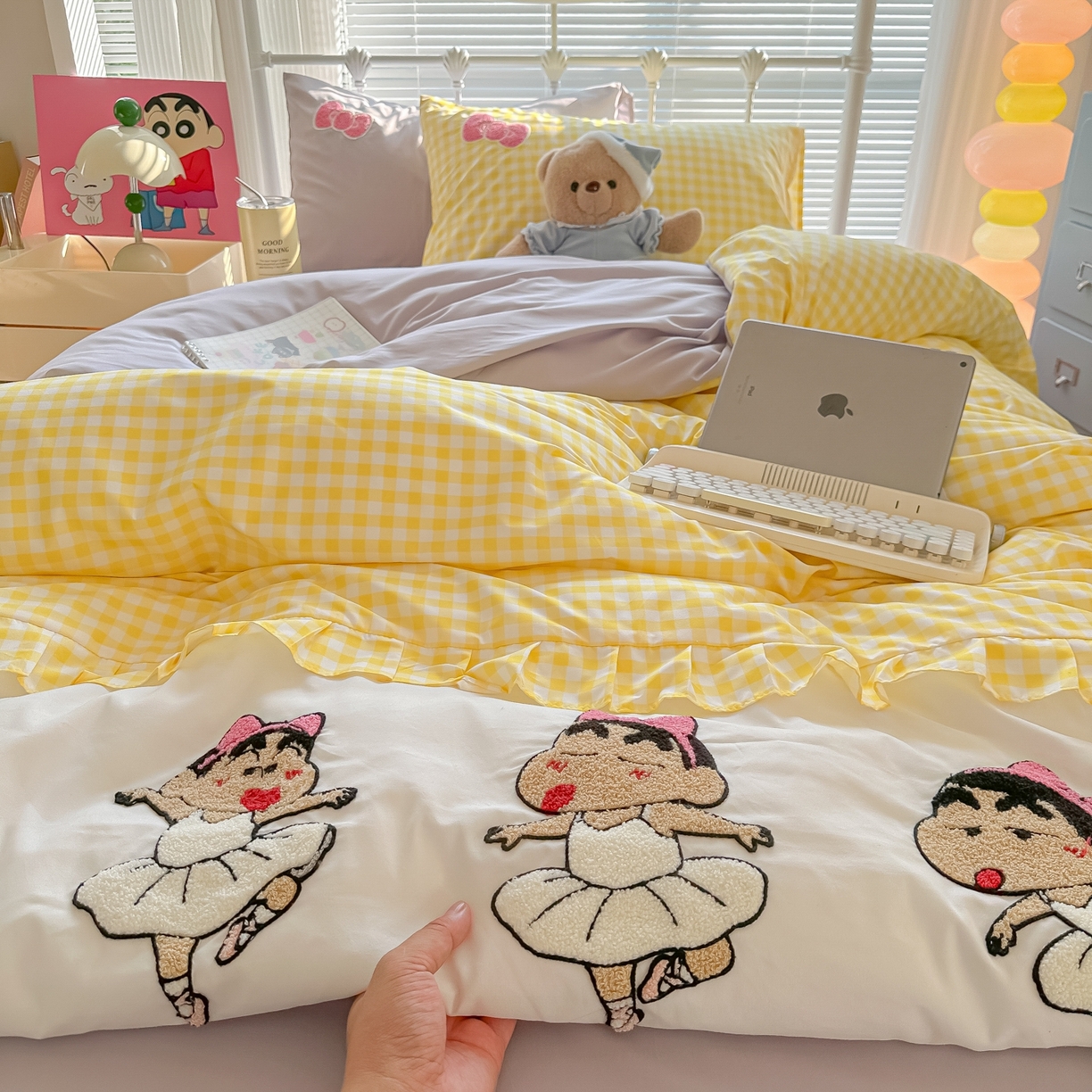 91家纺网 家纺一手货源 找家纺 子钦家纺 2025云朵棉水洗棉新款花边拼接毛巾绣床单床笠床裙四件套-跳舞的小新 跳舞的小新-黄格