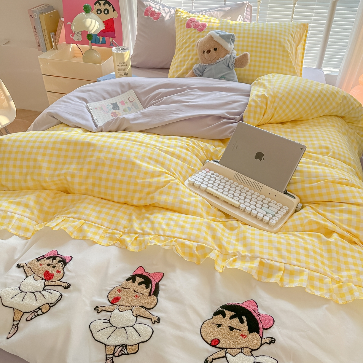 91家纺网 家纺一手货源 找家纺 子钦家纺 2025云朵棉水洗棉新款花边拼接毛巾绣床单床笠床裙四件套-跳舞的小新 跳舞的小新-黄格