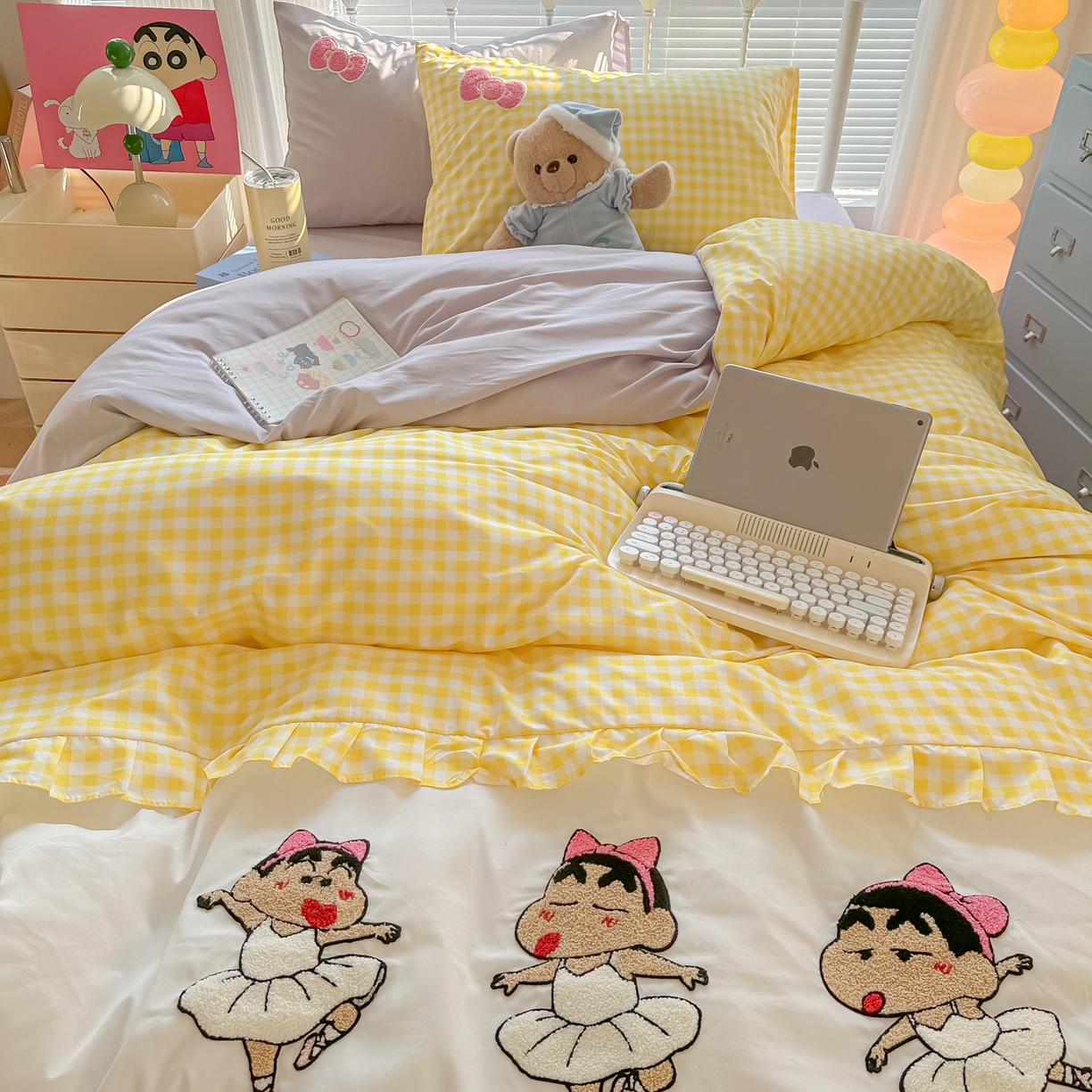 91家纺网 家纺一手货源 找家纺 子钦家纺 2025云朵棉水洗棉新款花边拼接毛巾绣床单床笠床裙四件套-跳舞的小新 跳舞的小新-黄格