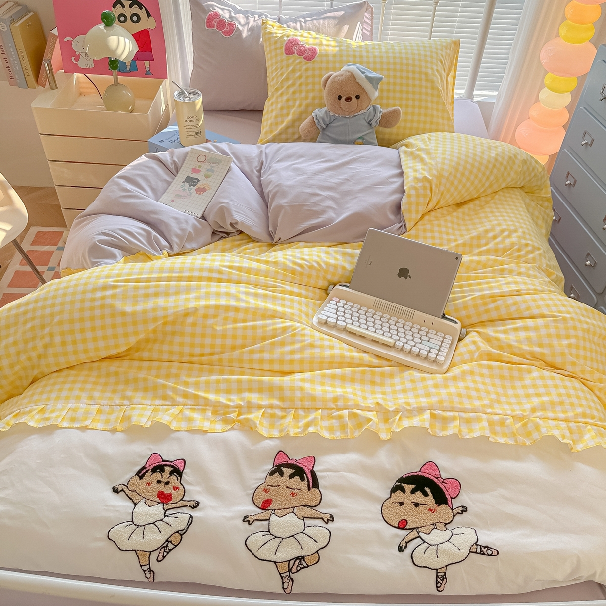 91家纺网 家纺一手货源 找家纺 子钦家纺 2025云朵棉水洗棉新款花边拼接毛巾绣床单床笠床裙四件套-跳舞的小新 跳舞的小新-黄格