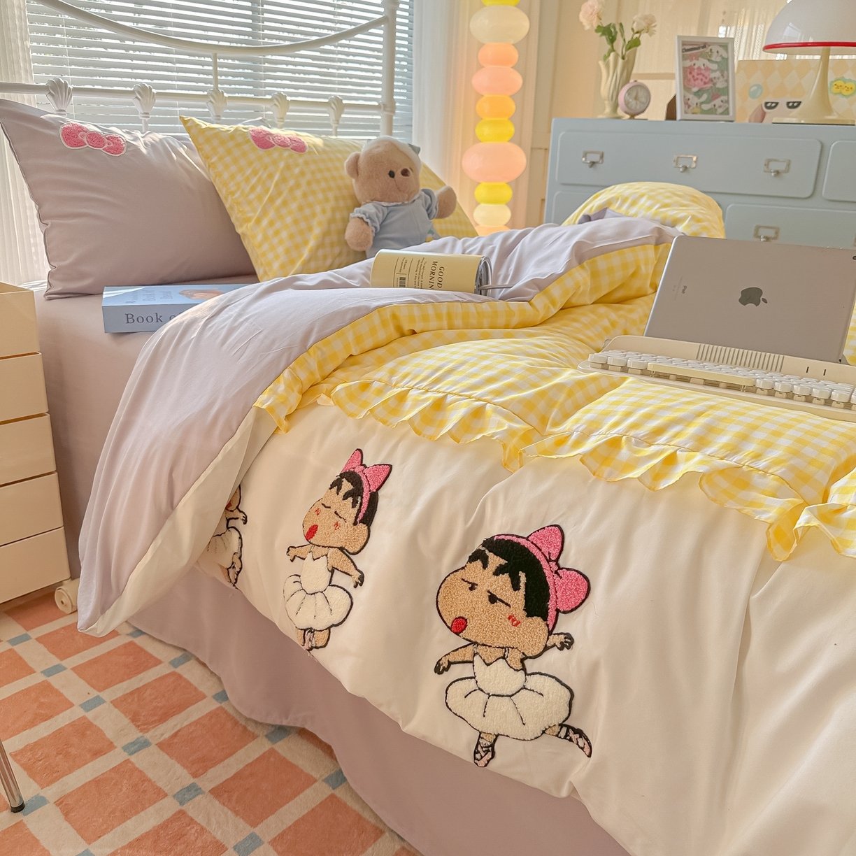 91家纺网 家纺一手货源 找家纺 子钦家纺 2025云朵棉水洗棉新款花边拼接毛巾绣床单床笠床裙四件套-跳舞的小新 跳舞的小新-黄格