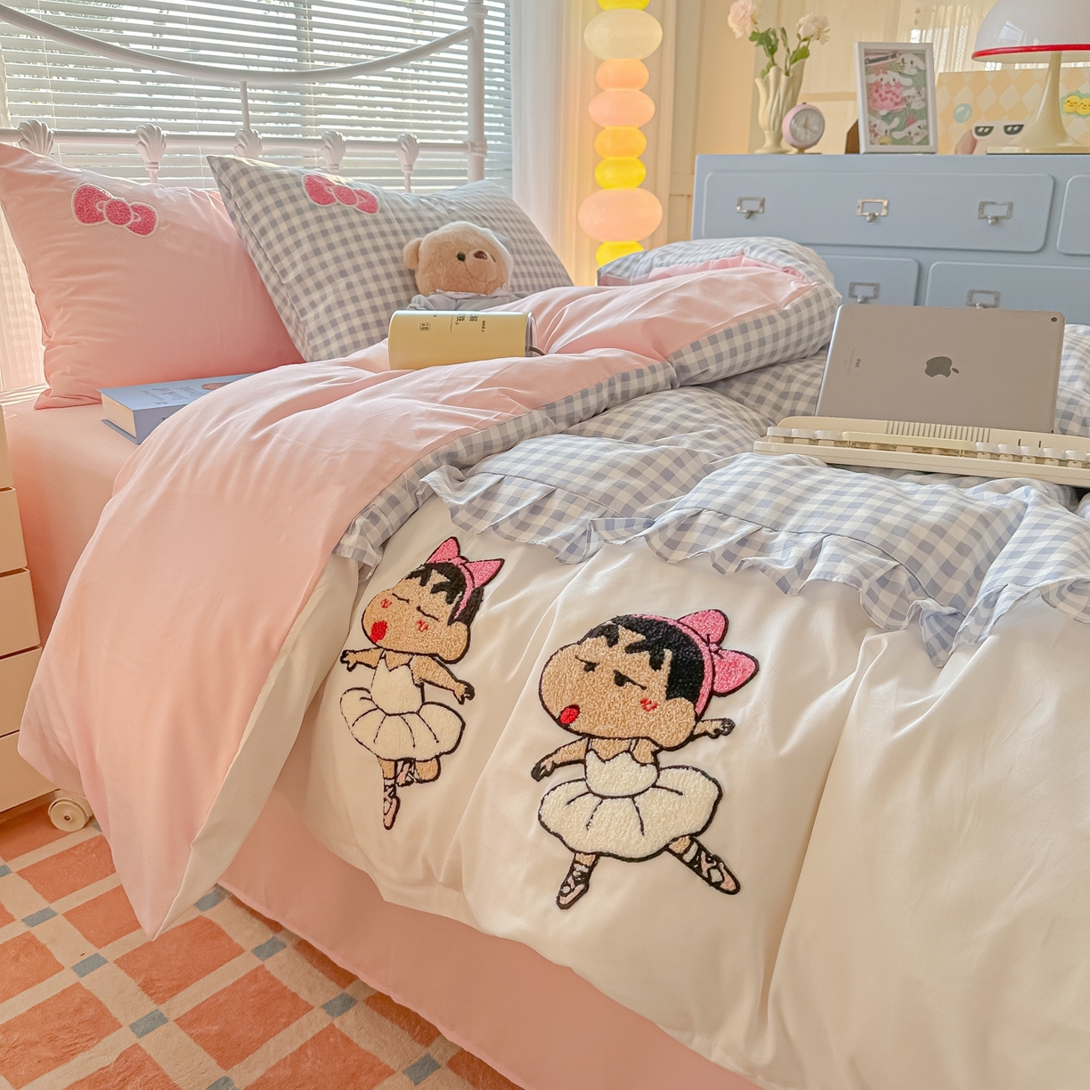 91家纺网 家纺一手货源 找家纺 子钦家纺 2025云朵棉水洗棉新款花边拼接毛巾绣床单床笠床裙四件套-跳舞的小新 跳舞的小新-蓝格