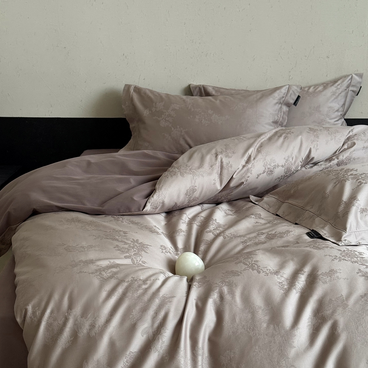 91家纺网 家纺一手货源 找家纺 三味舒屋 2025新款全棉提花磨毛四件套-一枕秋岚 一枕秋岚-乌木