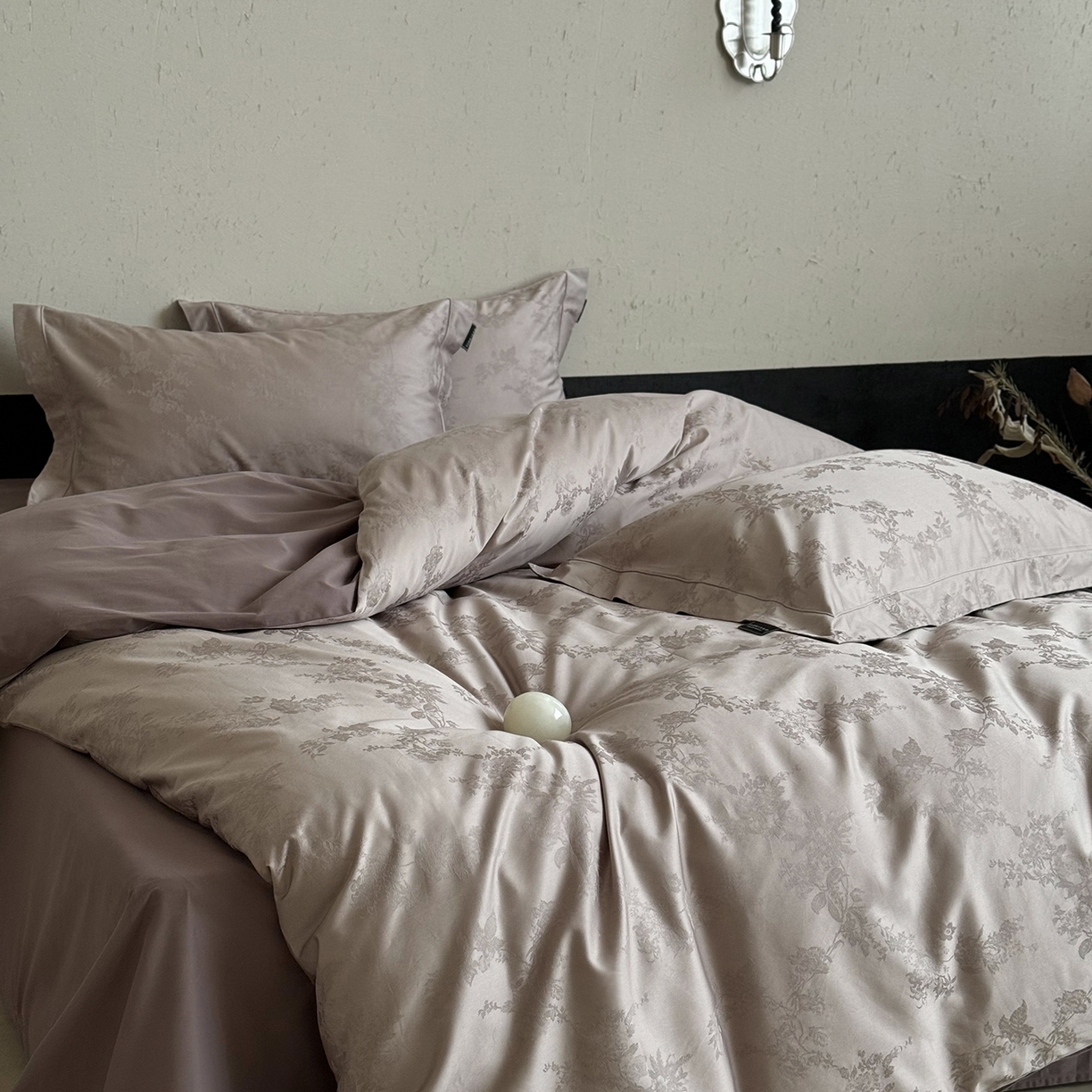 91家纺网 家纺一手货源 找家纺 三味舒屋 2025新款全棉提花磨毛四件套-一枕秋岚 一枕秋岚-乌木