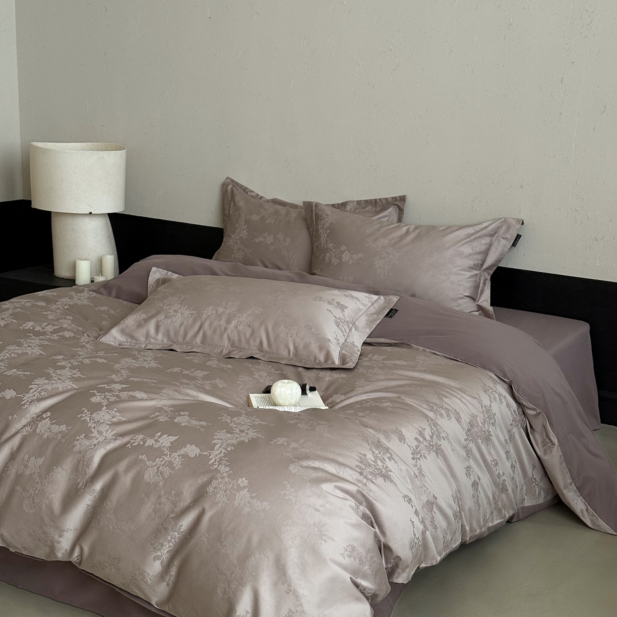 91家纺网 家纺一手货源 找家纺 三味舒屋 2025新款全棉提花磨毛四件套-一枕秋岚 一枕秋岚-乌木