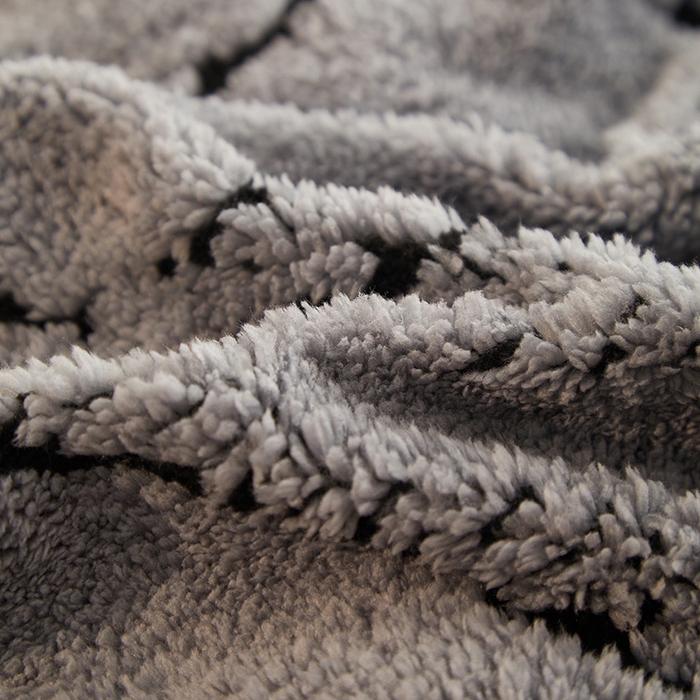 91家纺网 家纺一手货源 找家纺 吾诺家居 2025秋冬新款提花绵羊绒四件套 树叶灰