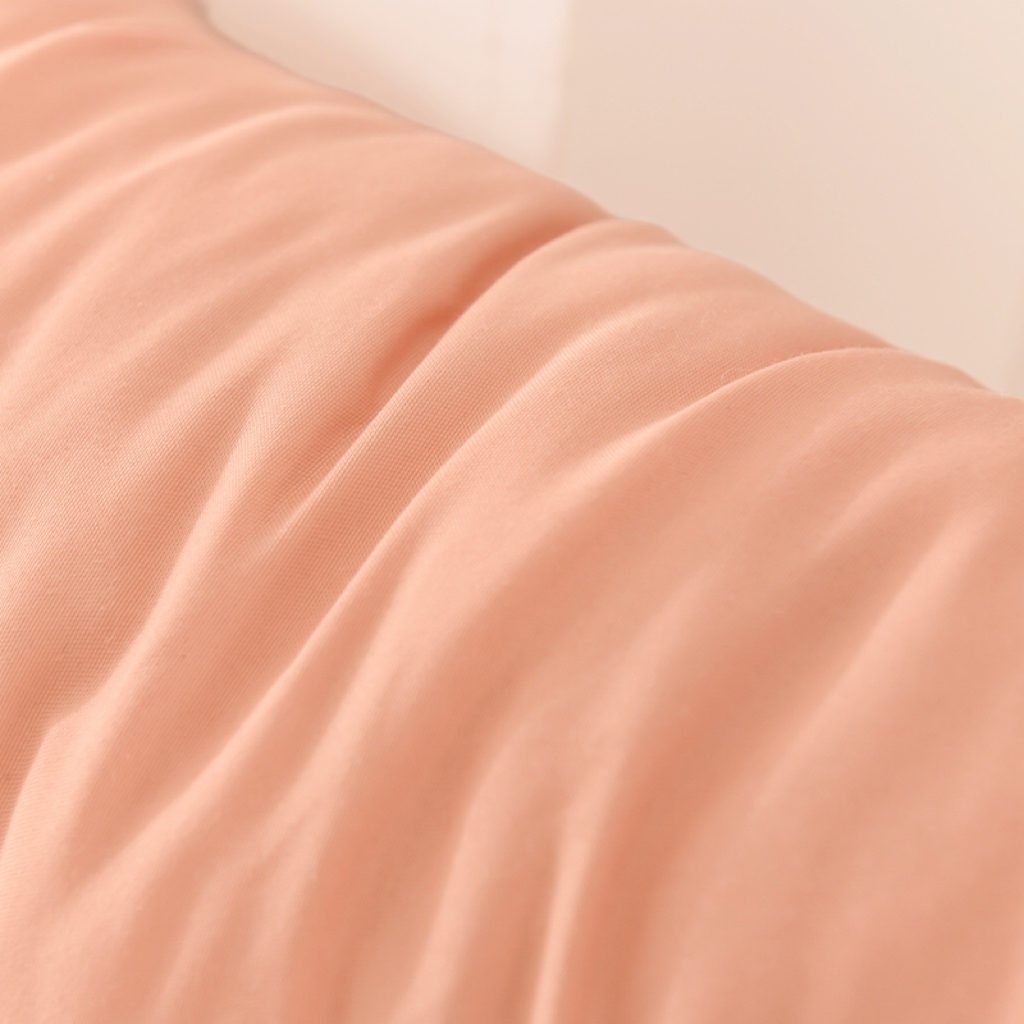 91家纺网 家纺一手货源 找家纺 碧尔家居 2025新款床头靠垫三角床上靠枕卧室榻榻米软包双人大靠背免拆洗 浅粉