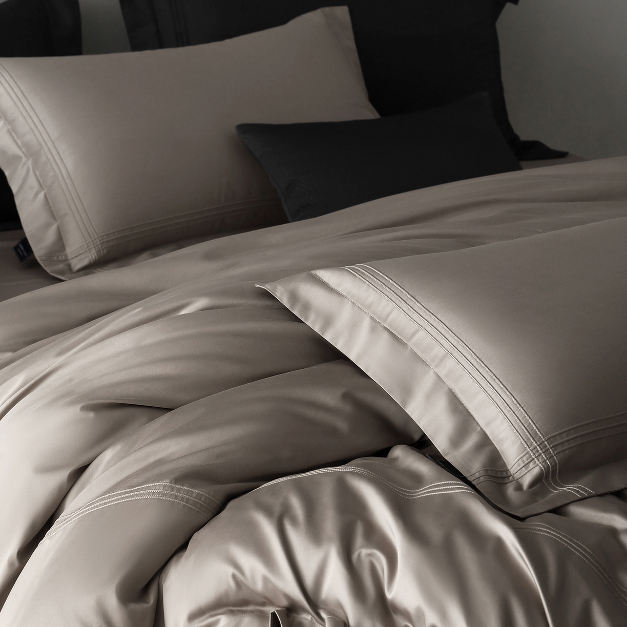 91家纺网 家纺一手货源 找家纺 三味舒屋 2025新款三线50s全棉奢简套件四件套-柏林系列 柏林茶-棕色