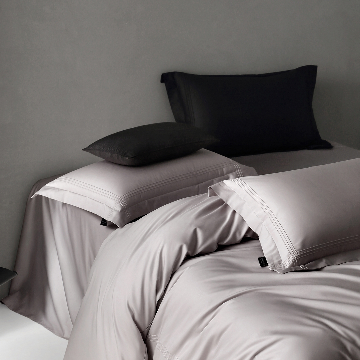 91家纺网 家纺一手货源 找家纺 三味舒屋 2025新款三线50s全棉奢简套件四件套-柏林系列 柏林-浅紫灰