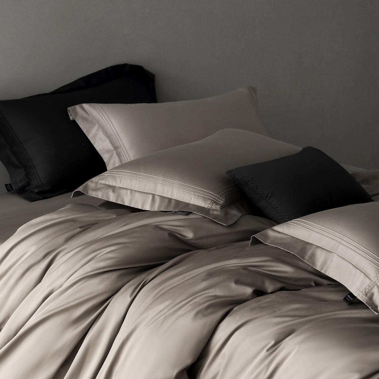 91家纺网 家纺一手货源 找家纺 三味舒屋 2025新款三线50s全棉奢简套件四件套-柏林系列 柏林茶-棕色