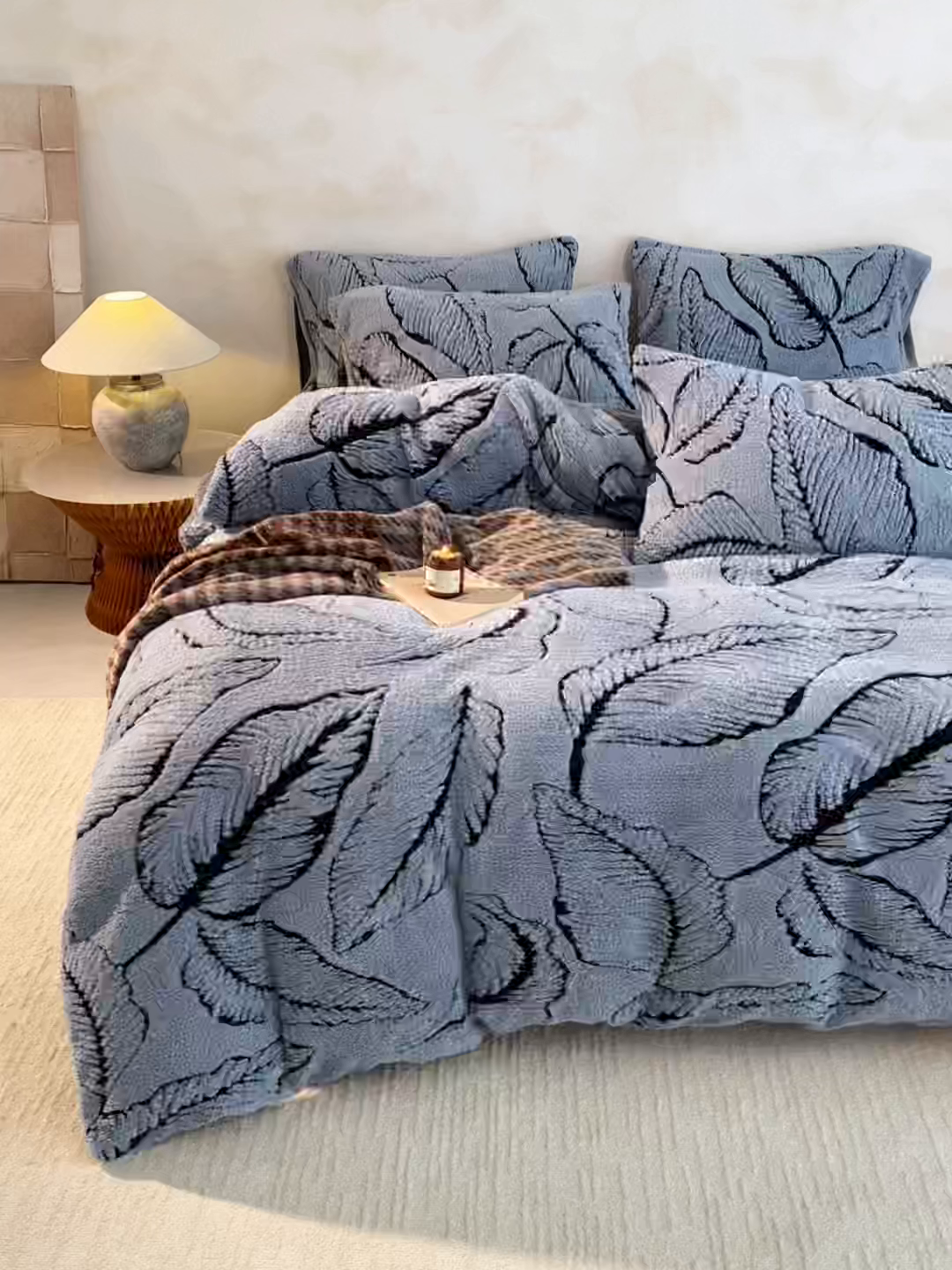 91家纺网 家纺一手货源 找家纺 吾诺家居 2025秋冬新款提花绵羊绒四件套 树叶灰