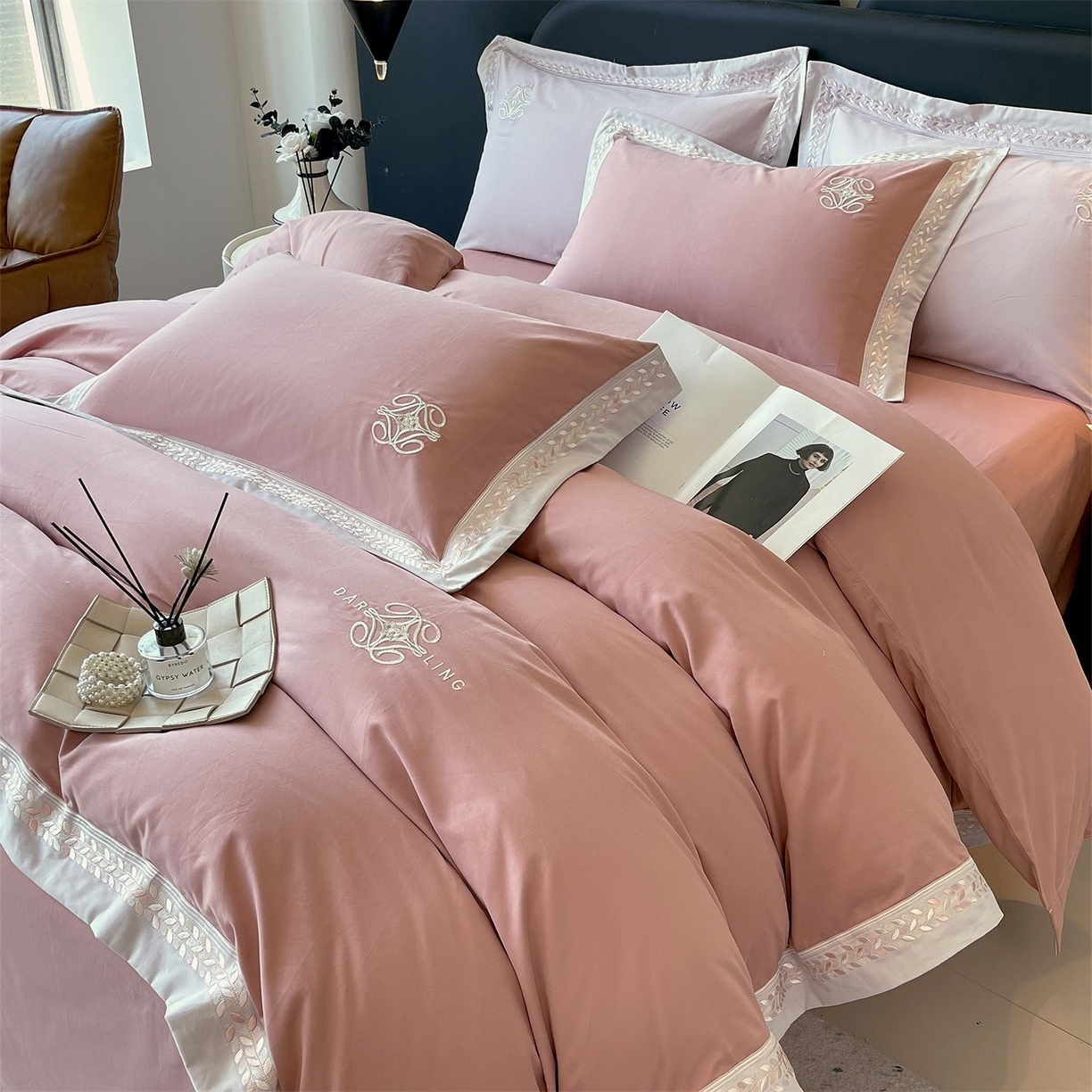 91家纺网 家纺一手货源 找家纺 （总）鼎飞家纺 2025新款全棉磨毛绣花四件套-米娅